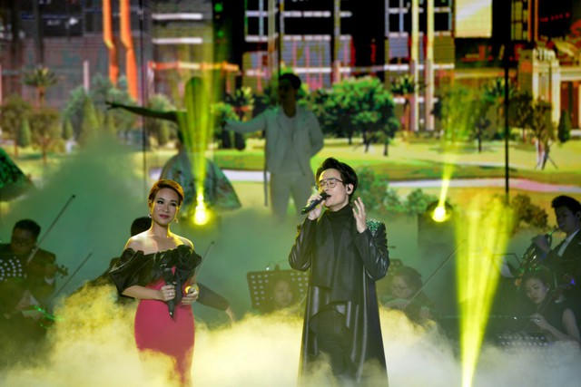 Ấn tượng với dàn sao “khủng” trong đêm nhạc tri ân của Tập đoàn Sunshine