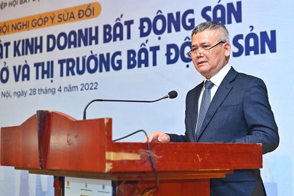 PGS, TS Trần Kim Chung phát biểu tại“Hội nghị góp ý sửa đổi Luật Nhà ở - Luật Kinh doanh BĐS”. &nbsp;