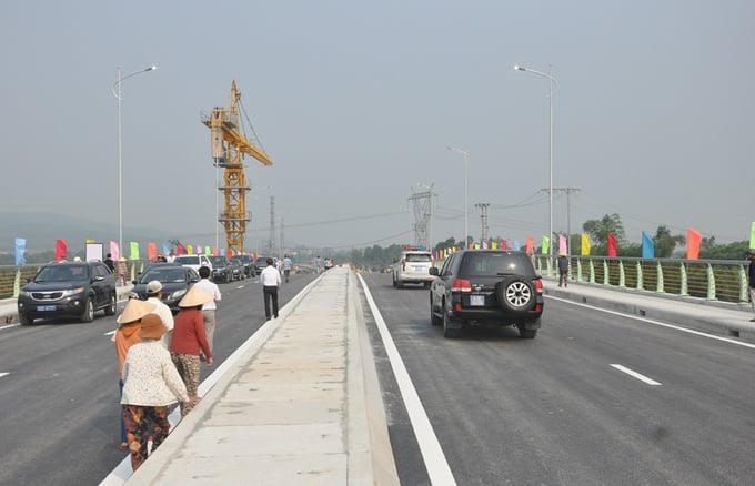 Cầu Quảng Đà và đường dẫn đầu cầu có tỷ lệ giải ngân cao, đạt 71% nhưng hiện dự án vẫn còn vướng mắc về giải phóng mặt bằng khiến dự án bị chậm lại