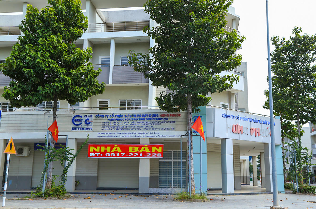 Nhiều nhà đầu tư đã "bỏ của chạy lấy người" sau thời gian kinh doanh thua lỗ tại Thành phố Mới Bình Dương. Ảnh: V.D