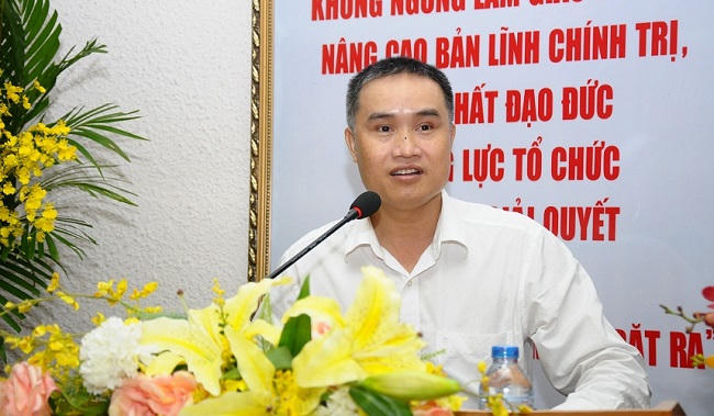  'Nói ngân hàng siết tín dụng khiến bất động sản bị thắt chặt là không chính xác'