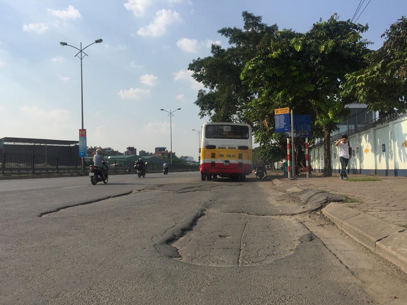 Dự án cải tạo, nâng cấp Quốc lộ 1A đoạn Văn Điển - Ngọc Hồi vẫn đang thực hiện dang dở.