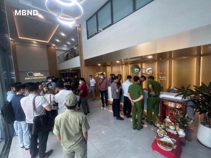 Cơ quan công an làm việc tại trụ sở BCG Group (ảnh: Internet)