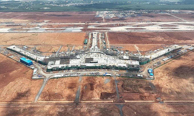 Đến nay sau 3,5 năm thi công đã cơ bản đáp ứng tiến độ đề ra, lộ diện đại công trình nhộn nhịp. Ảnh: Internet &nbsp;