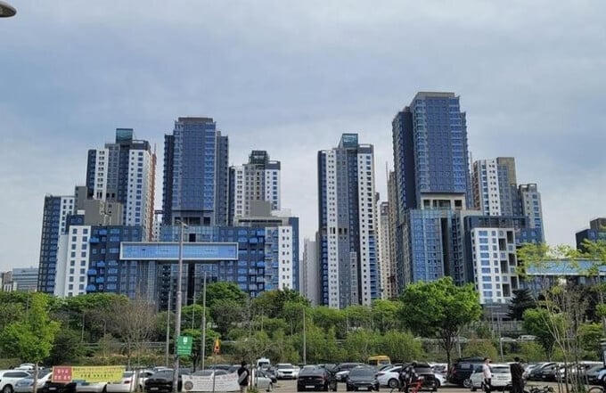 Theo Sở Tài nguyên và Môi trường Tp.HCM, trong 6 tháng đầu năm 2025, tổng thu ngân sách từ đất trên địa bàn thành phố (trước sáp nhập) ước đạt hơn 65.319 tỷ đồng, tương đương 90,72% chỉ tiêu cả năm (72.000 tỷ đồng). &nbsp;