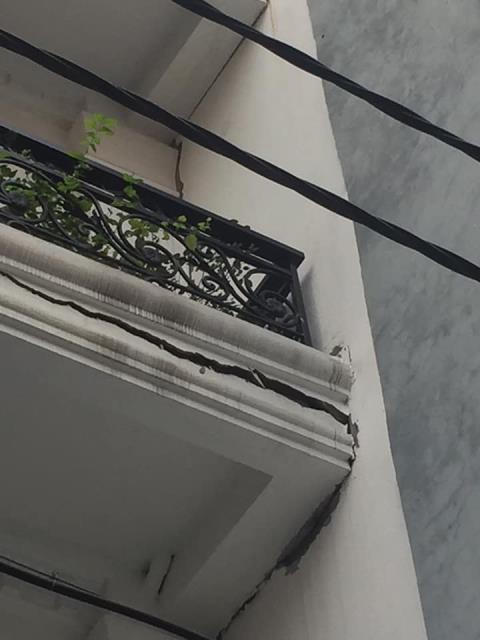 Nha nut toac canh cong trinh chung cu: Thong tin nguoc