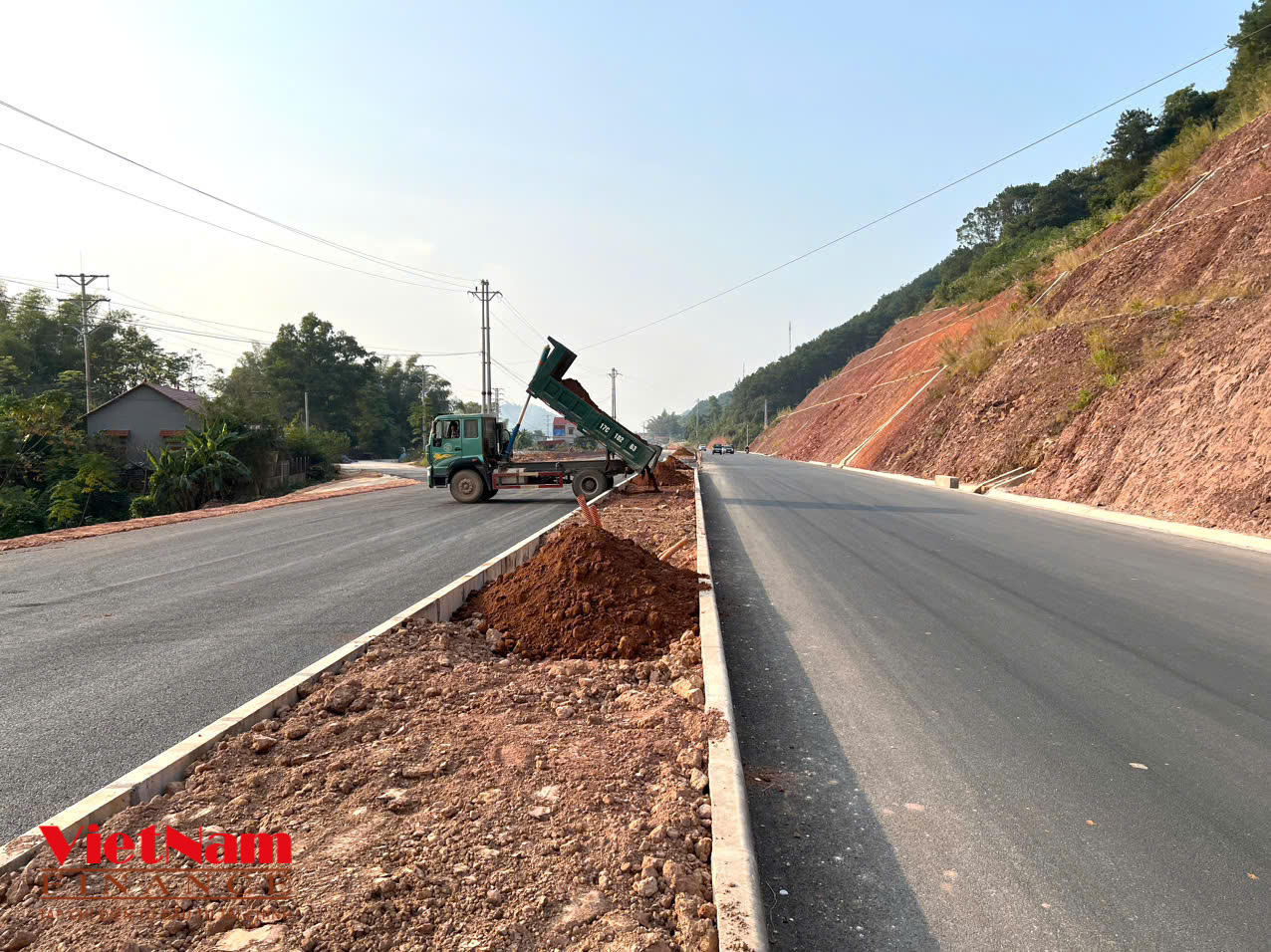 Công trường mở đường 2.300 tỷ nối Lạng Sơn đến Quảng Ninh