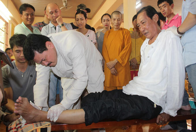 Ông Dũng 'lò vôi' hứa quỳ lạy 1000 cái, tặng nửa tài sản cho Võ Hoàng Yên nếu chữa 100 người lành bệnh