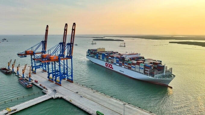 Tàu container vào cảng biển Bà Rịa - Vũng Tàu. Ảnh: Nguyễn Long