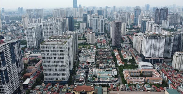 Xu hướng không muốn hoặc sinh con đang lan rộng trong các đô thị, một phần là do giá nhà tăng cao.