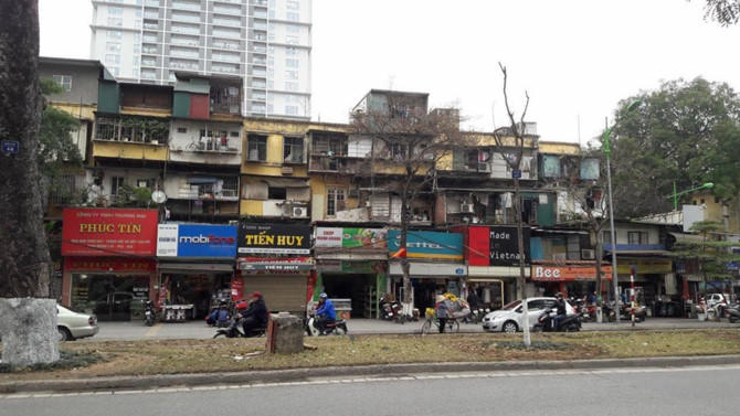 Người Hà Nội khóc dở, mếu dở vì trót ôm chung cư cũ chờ đền bù