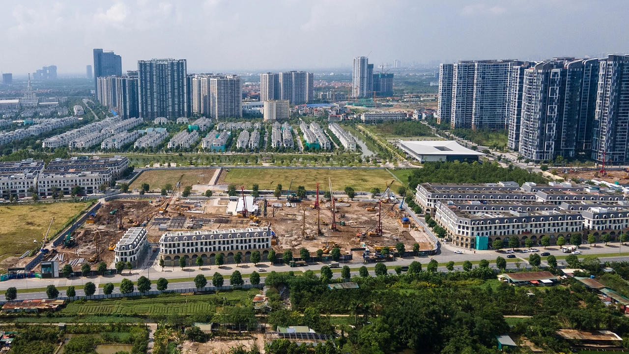 Giá chung cư Hà Nội vẫn neo cao dù thị trường bước vào giai đoạn trầm lắng. Ảnh: Thế Bằng.