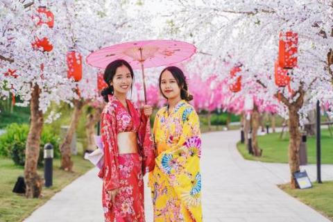 Màn diễu hành Cosplay siêu hoành tráng tại lễ hội xuân Vinhomes