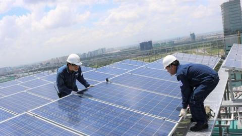 Tín dụng đổ vào điện gió, điện mặt trời: Nhiều rủi ro