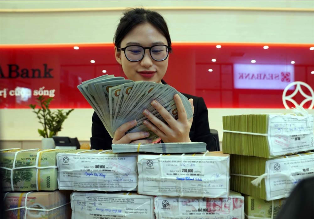 Sức ép tỷ giá còn lớn: 'Đến lúc nâng lãi suất VNĐ để hạ nhiệt USD'