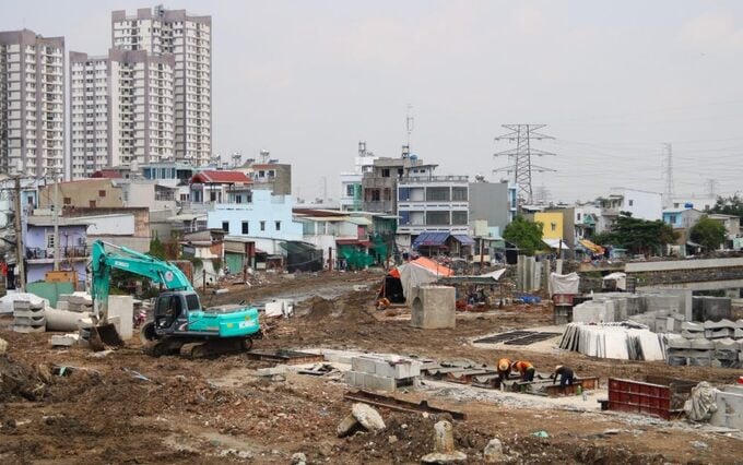 Các nhà thầu thi công hiện đang đẩy nhanh tiến độ thi công. Ảnh: Internet &nbsp;