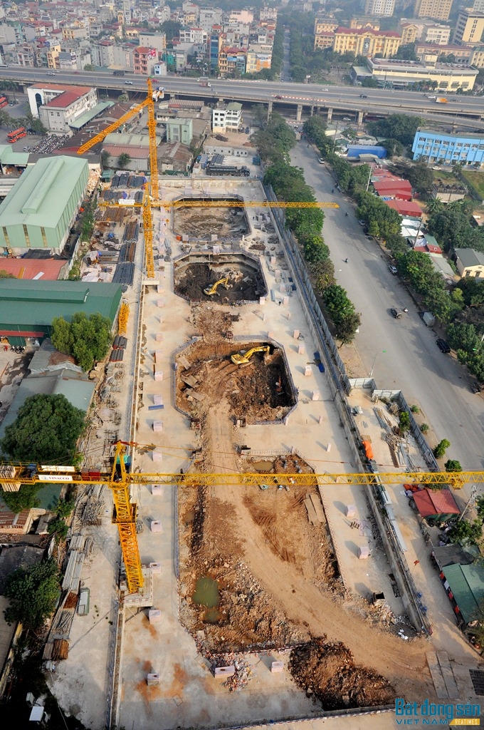 Hà Nội: Gần UBND quận Hoàng Mai, công trình rộng hơn 14.000m2 không phép vẫn xây dựng rầm rộ 