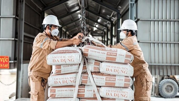 Trong khi giá thành sản xuất tăng mạnh, nhưng giá xuất khẩu sản phẩm xi măng&nbsp;không tăng làm các doanh nghiệp xuất khẩu xi măng&nbsp;đứng trước sự cạnh tranh khốc liệt về giá.