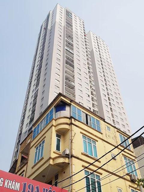 Nhot chuc oto trong ham chung cu&nbsp;vi su co hi huu&nbsp;