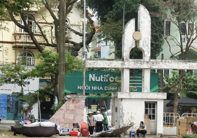 Hà Nội: Công viên rộng gần 6.000m2 bị “xẻ thịt” xuống cấp nghiêm trọng