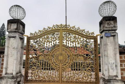 Cổng biệt thự kiểu Tây tại đình di tích: Chỉ đạo nóng