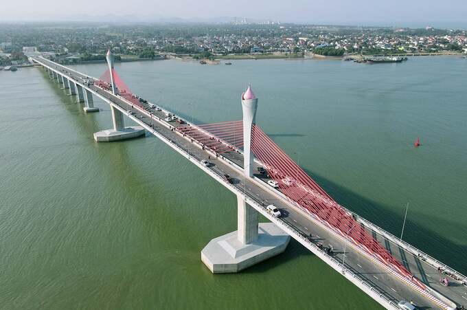 Cầu Cửa hội là cầu đường bộ dài nhất miền Trung &nbsp;