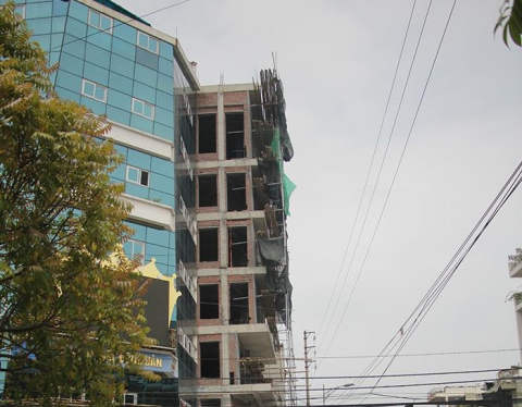 Đường nhuệ ngang nhiên xây hai tòa nhà khủng sai phép