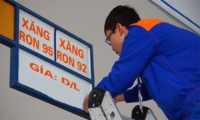 Chính thức giảm một nửa thuế nhập khẩu xăng