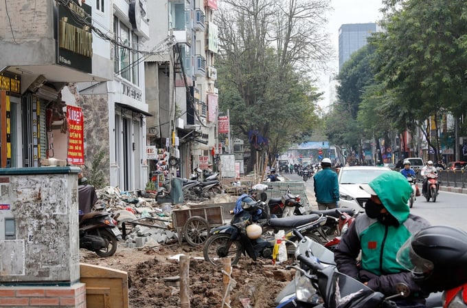 Phố Chùa Bộc nhem nhuốc sau hơn 1 năm giải phóng mặt bằng