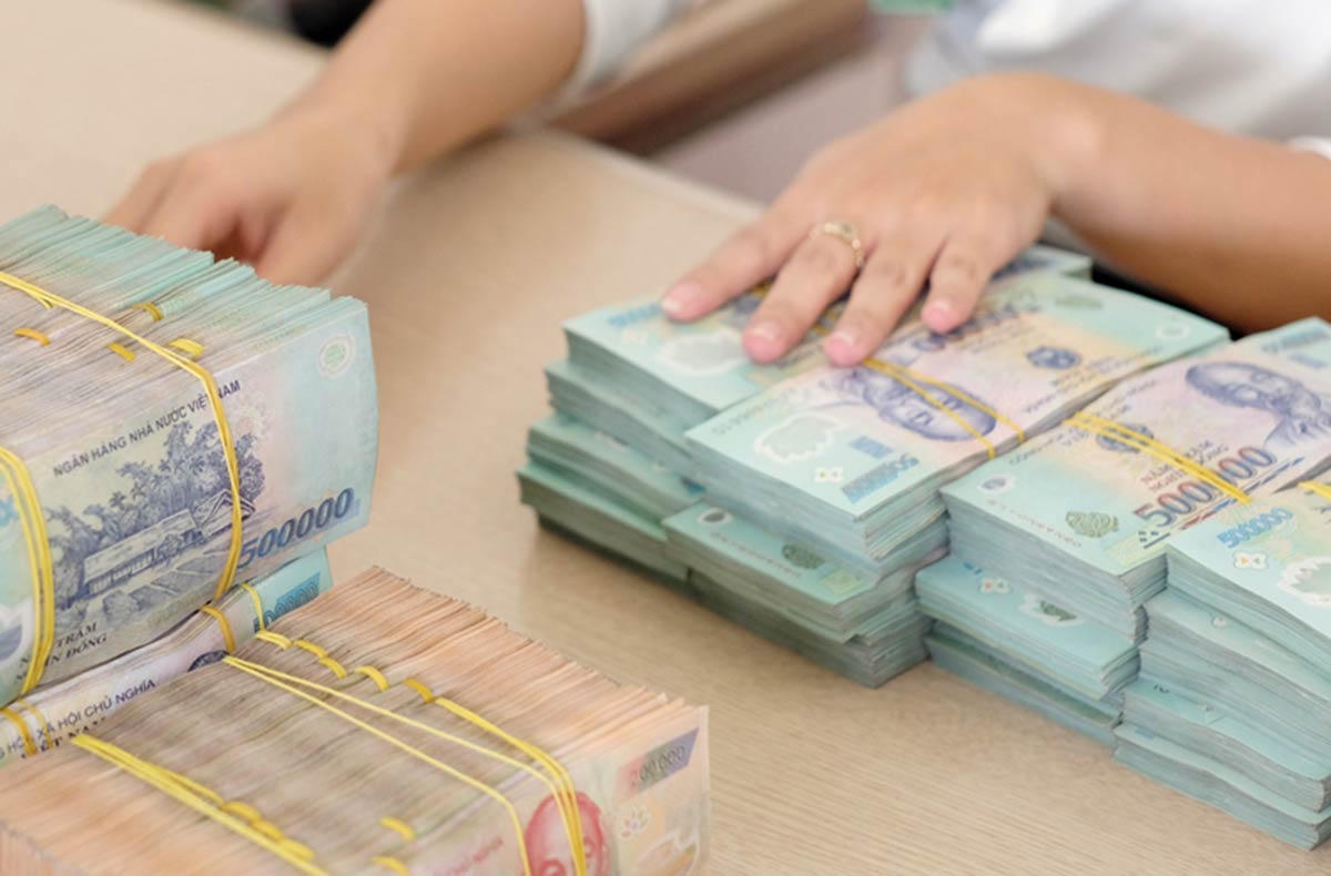 DN đói đơn hàng, ngân hàng lo nợ xấu: Tiền vẫn nghẽn trong kho