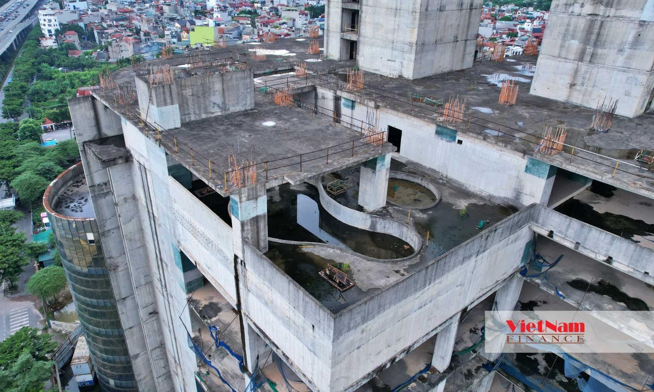 Tòa tháp 220 triệu USD từng bán căn hộ đắt nhất Hà Nội bỏ hoang 14 năm
