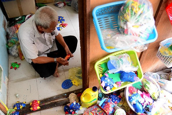  Giua Sai Gon nao nhiet co cu ong ngoi ban ‘ve ve tuoi tho’