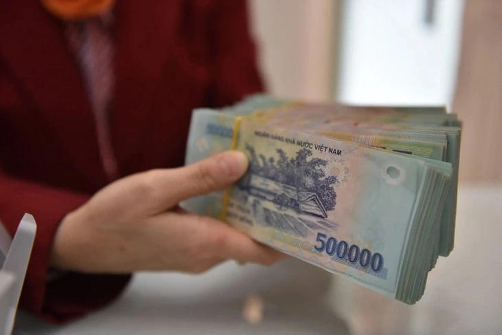 Lãi suất cuối năm: Nhịp chững bất ngờ không cản nổi đà đi lên