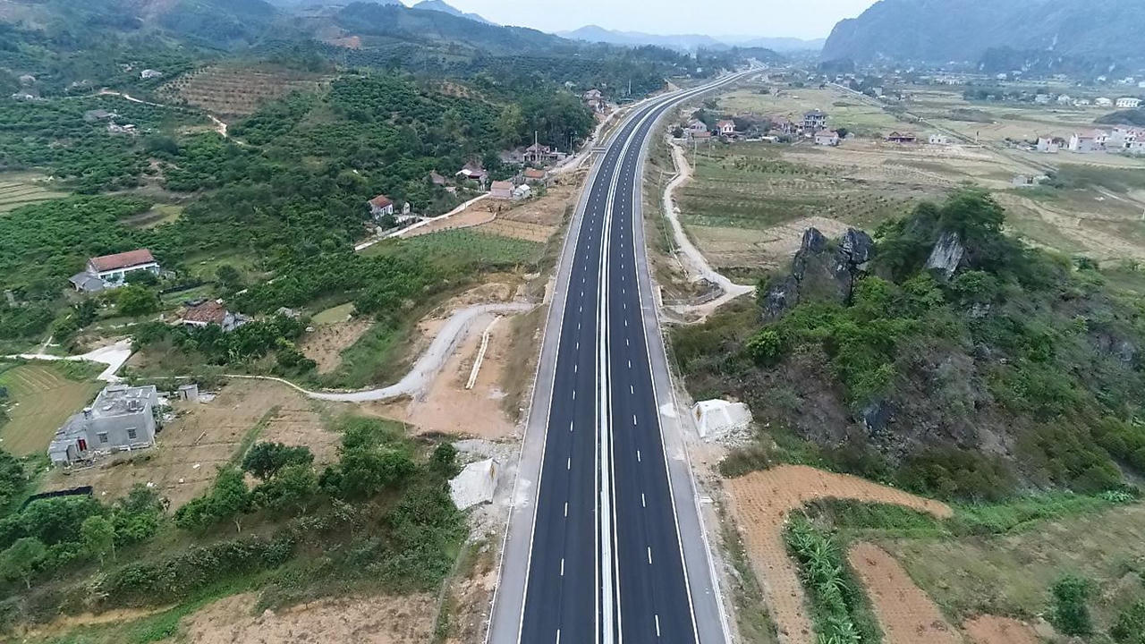Chuyên gia khuyên nhà đầu tư bám theo KCN, cao tốc khu vực phía Bắc. &nbsp;