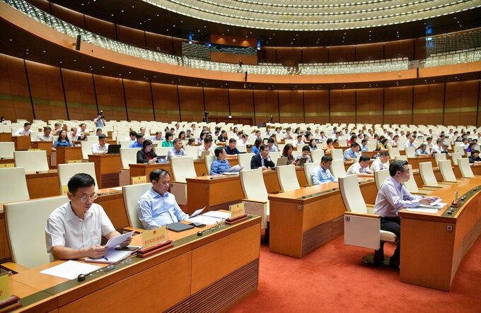 Theo các đại biểu thì quy định rõ về đặt cọc là cần thiết để bảo vệ người mua nhà. Ảnh: Quốc hội