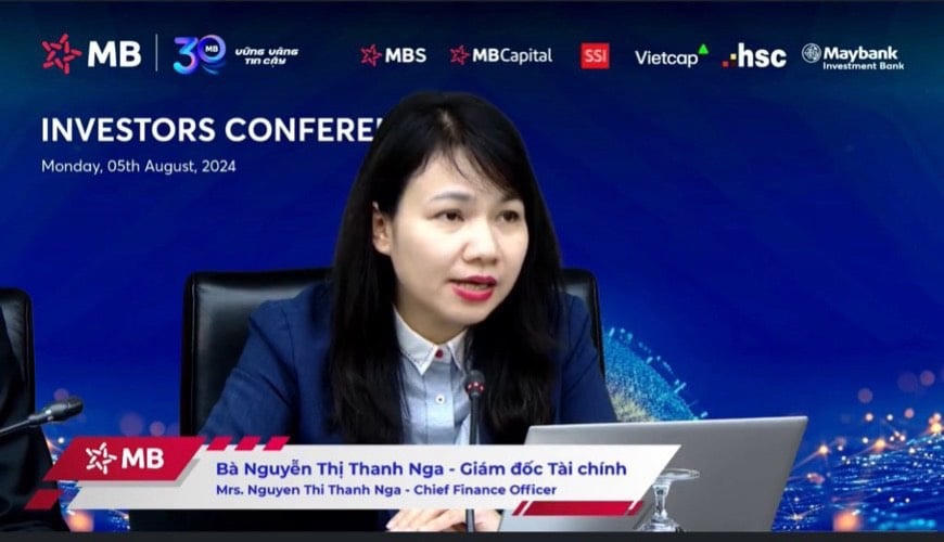 Bà Nguyễn Thị Thanh Nga – Giám đốc Tài chính MB chia sẻ với các NĐT tại hội nghỉ. Ảnh: MB