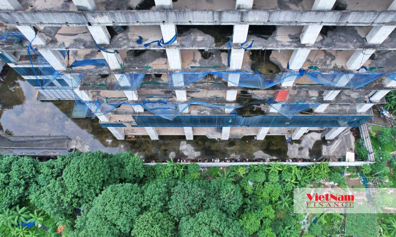 Được biết, tháng 5/2011, khi nhà thầu dự án&nbsp;Habico Tower tiến hành căng cáp dự ứng lực tại sàn tầng 9 khối căn hộ thì xảy ra sự cố bê tông sàn bị phá hủy. Theo kết quả kiểm tra cho thấy, toàn bộ 9 tầng, bê tông không đạt chất lượng theo yêu cầu thiết kế. Do đó, dự án bị ngừng thi công vô thời hạn.