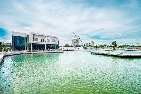 Hồ cảnh quan đã được triển khai thực tế tại dự án thu hút nhiều khách hàng quan tâm