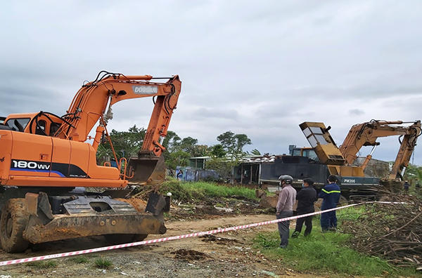 Quận ủy Liên Chiểu yêu cầu tập trung xử lý dứt điểm công tác GPMB các dự án trọng điểm, không để kéo dài gây khó khăn cho các chủ đầu tư. &nbsp;