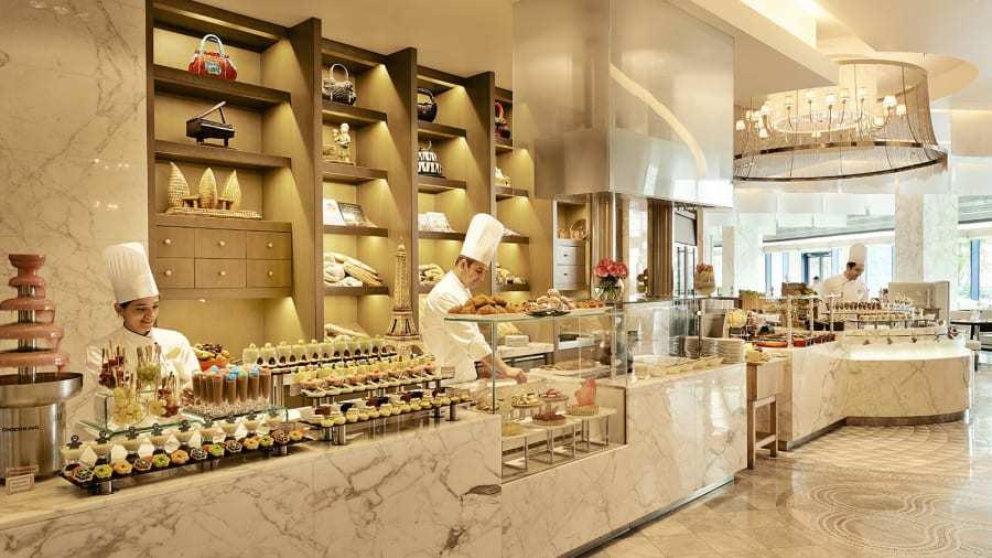 Choáng với khách sạn 5 sao giữa ‘tháp lửa’ cao ngất