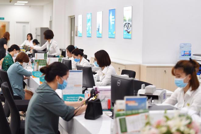 Khi lãi suất cao, người dân sẽ gửi tiền vào ngân hàng, dòng tiền vào bất động sản hạn chế.