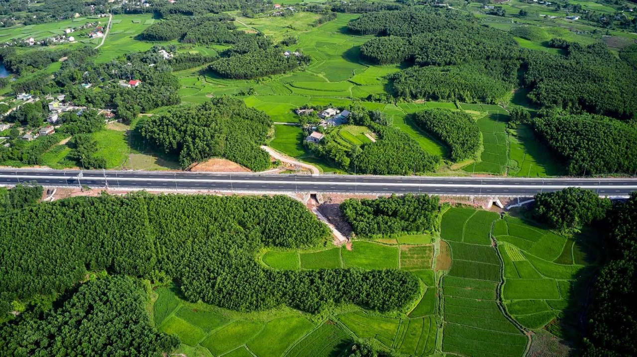 Sắp khánh thành cao tốc Sun Group đầu tư có hệ thống chiếu sáng hiện đại nhất Việt Nam