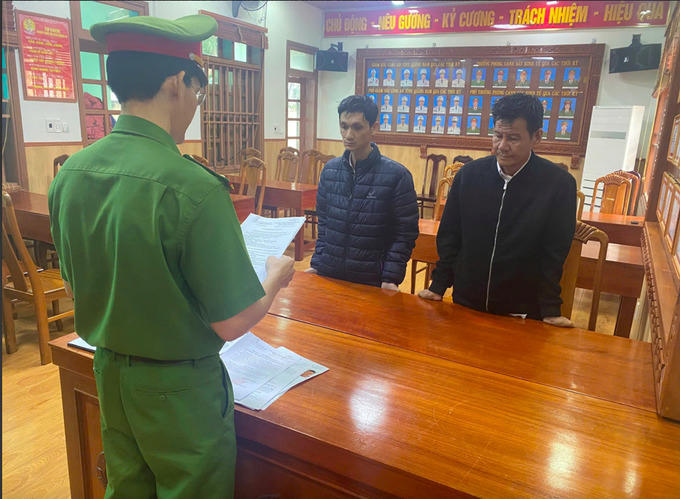 Bị can Trọng (bìa phải) và bị can Sơn Ảnh: Công an Quảng Nam. &nbsp;