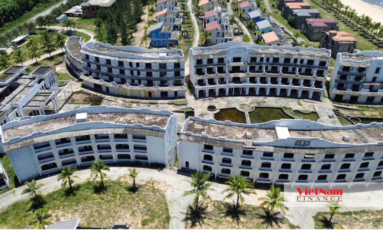 Khu nghỉ dưỡng 8,7ha bỏ hoang bên bờ biển Lăng Cô