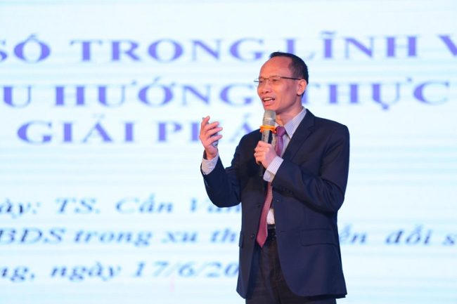 Tiến sĩ Cấn Văn Lực phát biểu tại hội thảo. &nbsp;