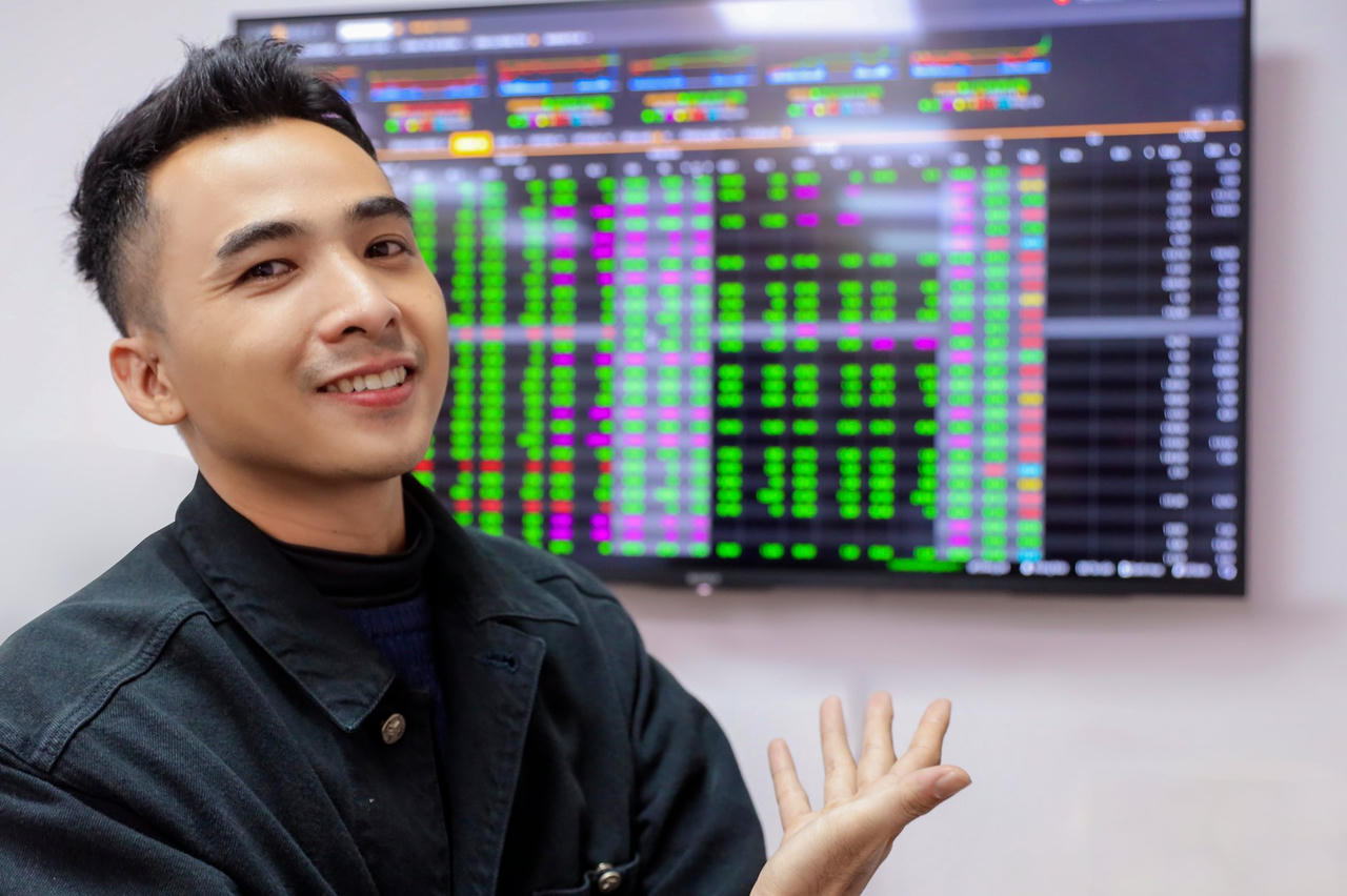 HoSE: Bất động sản và dược phẩm dẫn sóng, GEX vượt đỉnh