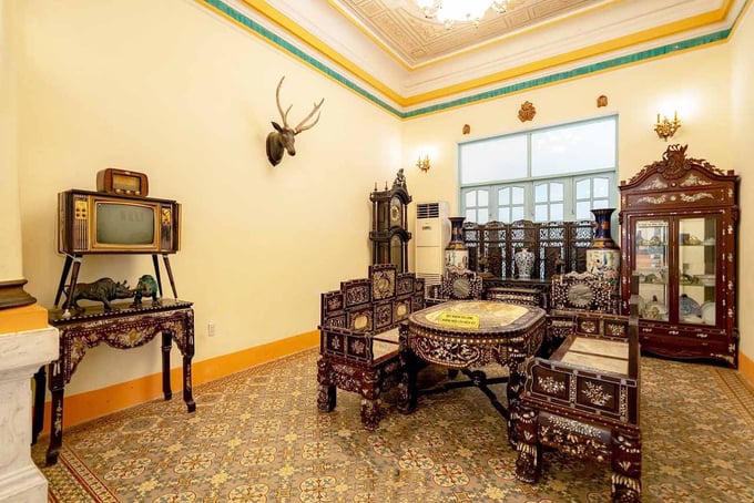 Khám phá dinh thự 400 tỷ “made in Paris” của đại gia nức tiếng miền Tây