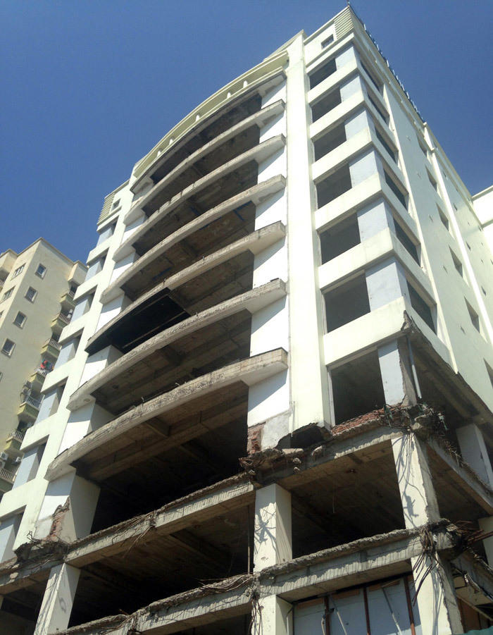 Tòa tháp 'ma' hoang lạnh, ngàn tỷ đổ nát giữa Thủ đô