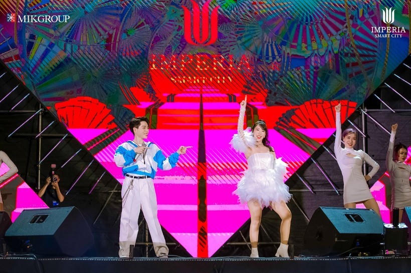 Ca sĩ Đức Phúc và Min “cháy” hết mình cùng cư dân Imperia Smart City &nbsp;