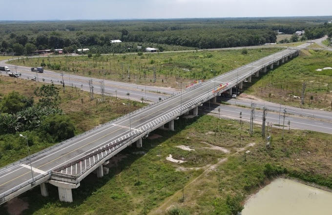 Gấp rút đưa đường Hồ Chí Minh đoạn Chơn Thành - Đức Hòa về đích kịp tiến độ